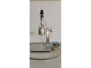 5L不銹鋼電加熱手動升降翻轉(zhuǎn)實驗釜已完工發(fā)往大連